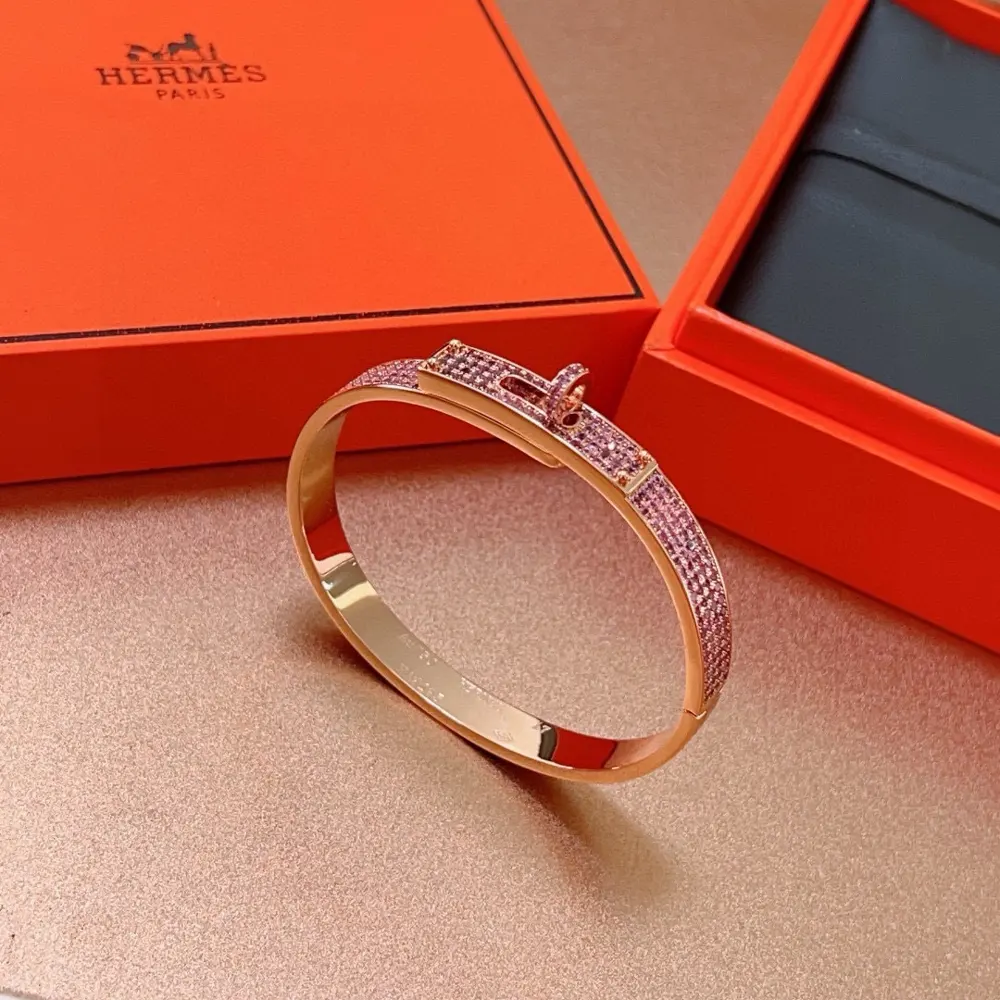 Hermes bracelet inlaid with AAA high carbon stone