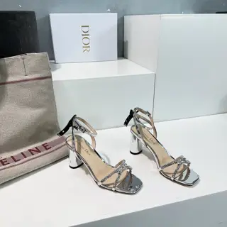 Women’s shoes