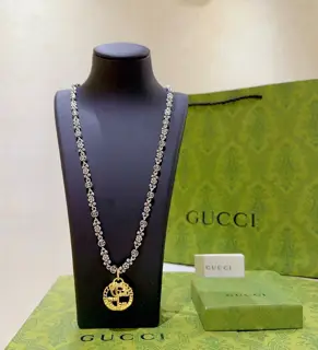 Gucci The latest Gucci necklace with a higher grade chain