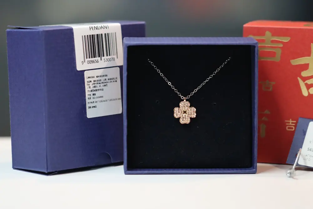 Swarovski 3D Pink Diamond Double-Sided Clover Clavicle Necklace