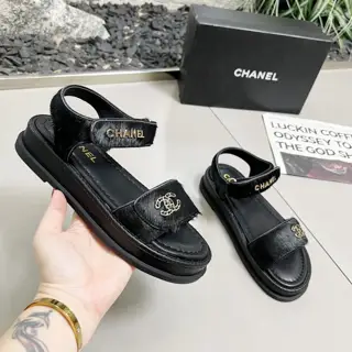 Chanel early spring sandals and dancing shoes series new loafers full of retro style