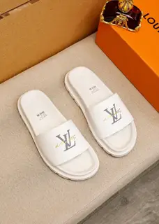 Louis Vuitton popular men’s slippers