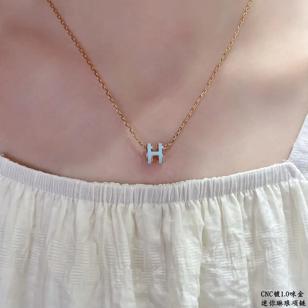 V gold material (sky blue) matching version Hermès mini H Linlang necklace The latest