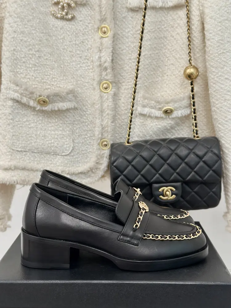 Chanel chain double C loafers
