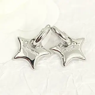 miumiu three-dimensional five-pointed star earrings