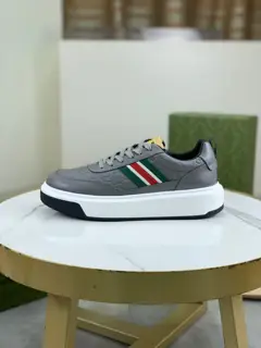 Gucci casual shoes cowhide punching series official website latest model. Available at the