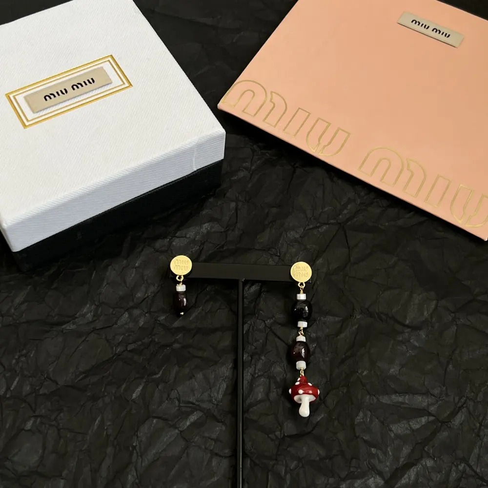 miumiuA/B earrings