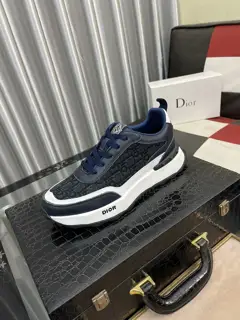 Dior casual sports shoes Fashionable and versatile