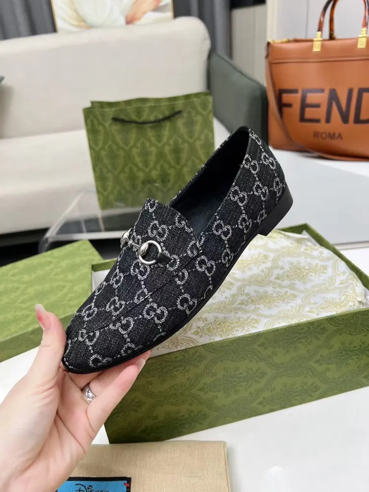 Gucci classic leather shoes