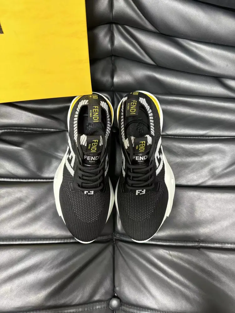 Fendi’s new men’s lace-up sneakers adopt the popular design in recent years