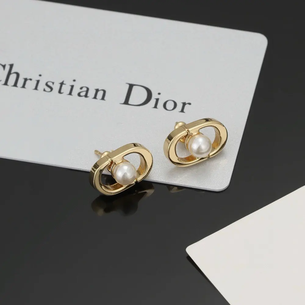 Dior gold cd earrings zp made small and exquisite low-key luxury meet all kinds of clothing