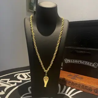 Chrome Hearts gold-colored 8-shaped clasp necklace with letter design and cross-shaped