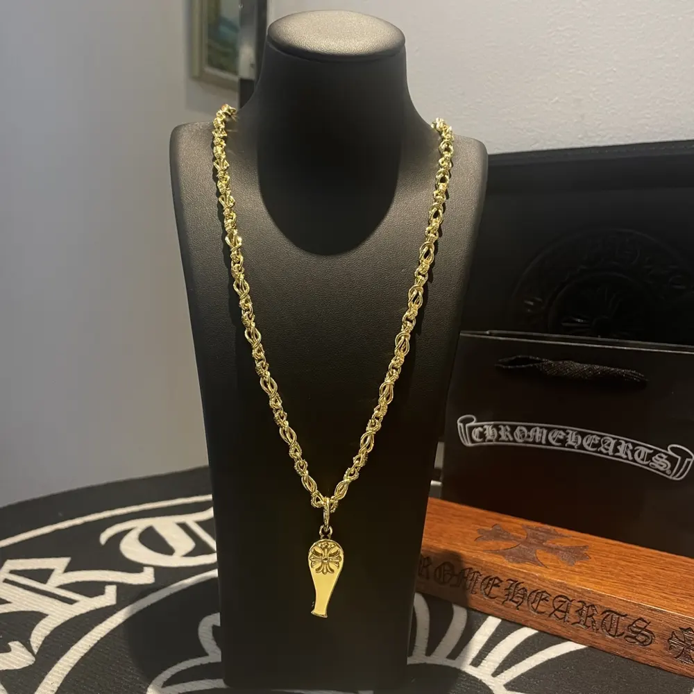 Chrome Hearts gold-colored 8-shaped clasp necklace with letter design and cross-shaped
