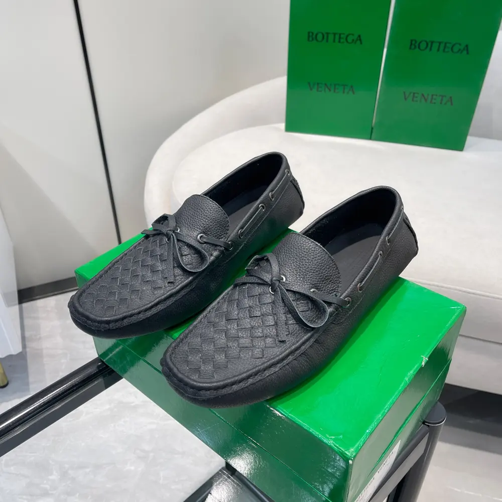 BOTTEGA VENETA’s latest hot-selling summer men’s moccasins. BV’s new popular woven men’s