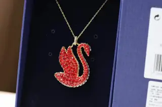 Swarovski Double-Sided Full Diamond Red Swan Pull-Out Necklace