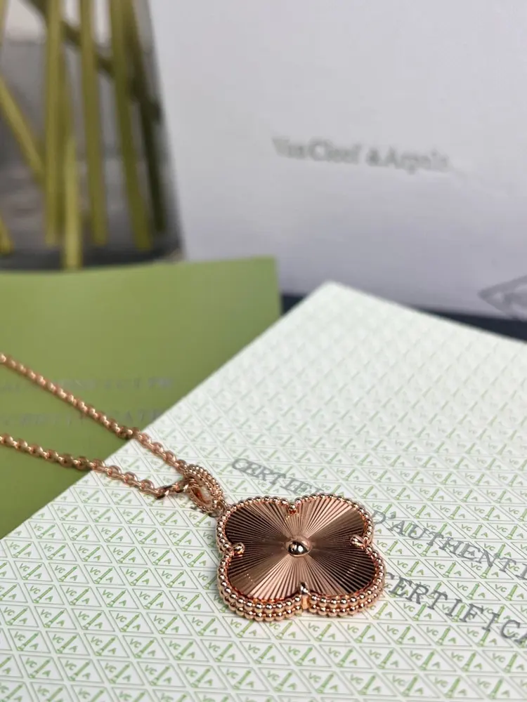 Van Cleef & Arpels Classic Large Four-Leaf Lucky Pattern Long Necklace