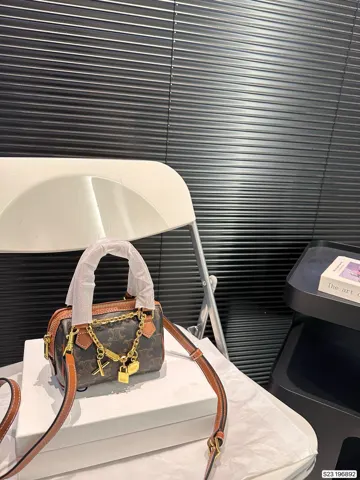 Celine Triomphe