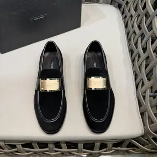 Dolce & Gabbana Cowhide Moccasin Men’s Loafers|Decorated with DG hardware nameplate|Made of