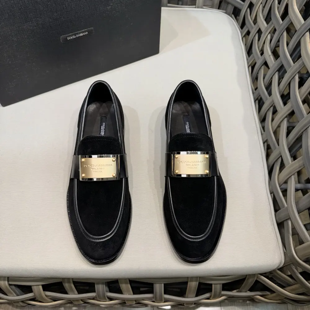 Dolce & Gabbana Cowhide Moccasin Men’s Loafers|Decorated with DG hardware nameplate|Made of