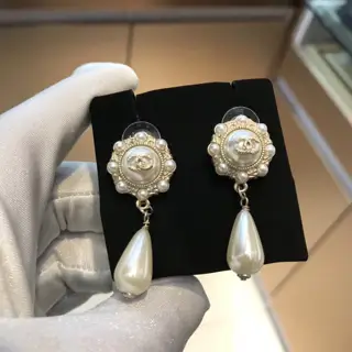 Chanel pearl earrings
