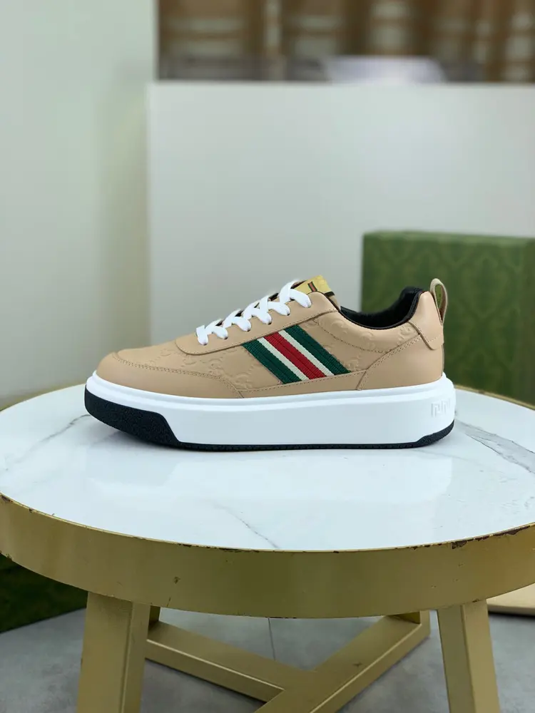 Gucci casual shoes cowhide punching series official website latest model. Available at the
