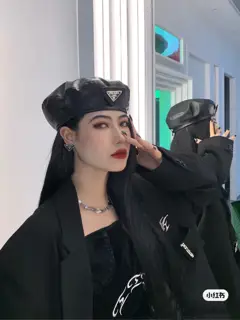 PRADA (Prada) This year’s Prada is simply amazing. The latest hot-selling triangle earrings