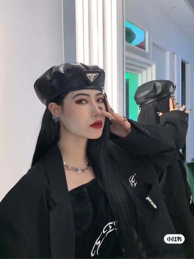 PRADA (Prada) This year’s Prada is simply amazing. The latest hot-selling triangle earrings