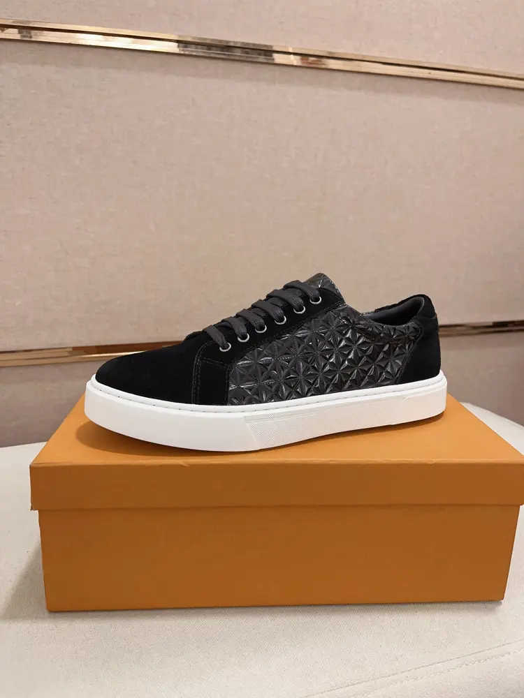 Louis Vuitton trendy men’s shoes