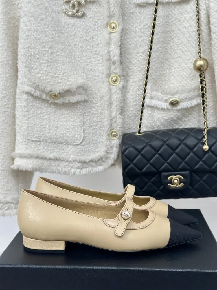 Chanel Milan catwalk pointed Mary Jane shoes