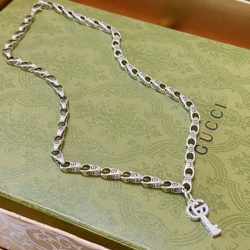 GucciThe latest Gucci necklace with a higher grade chain