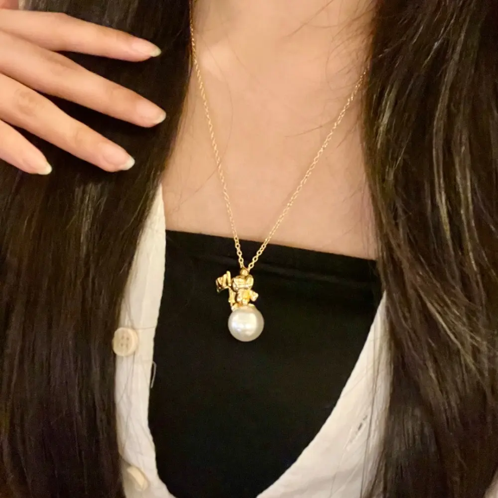 Louis Vuitton classic floral design double flower design pendant necklace