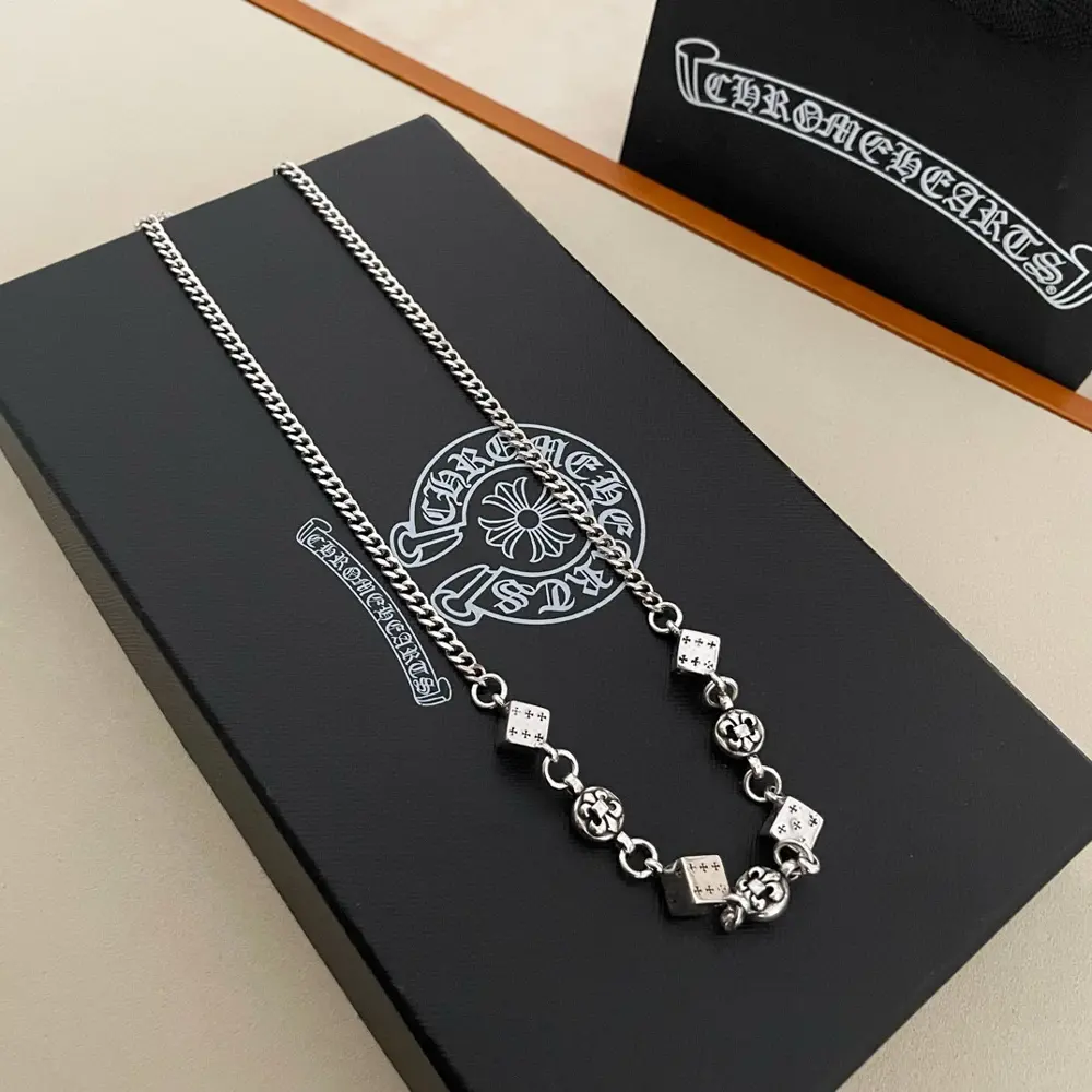 Chrome Hearts Classic Retro Scout Flower Dice Necklace The concave and convex shapes with