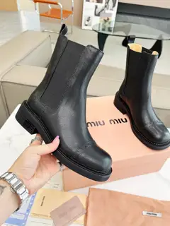 Top version MIUMIU Miu 2024vs latest autumn and winter catwalk hit series… Heels
