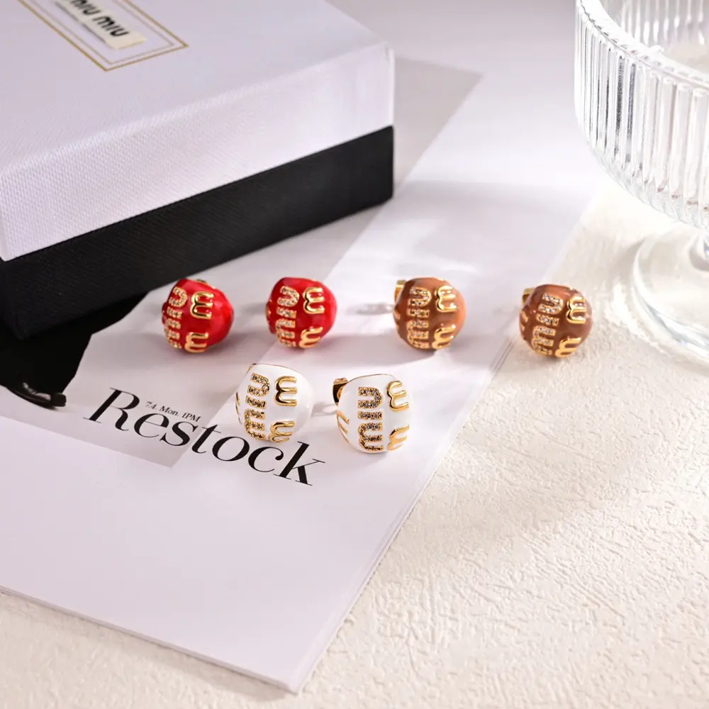 miumiu letter earrings The same brass material as the counter