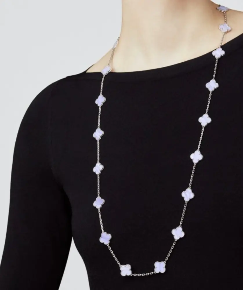 Van Cleef & Arpels Natural Purple Chalcedony 20-flower Four-leaf Clover Necklace