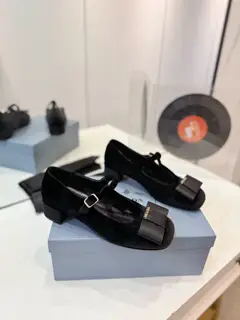 Prada new thick heel single shoes for women with round bow Mary Jane