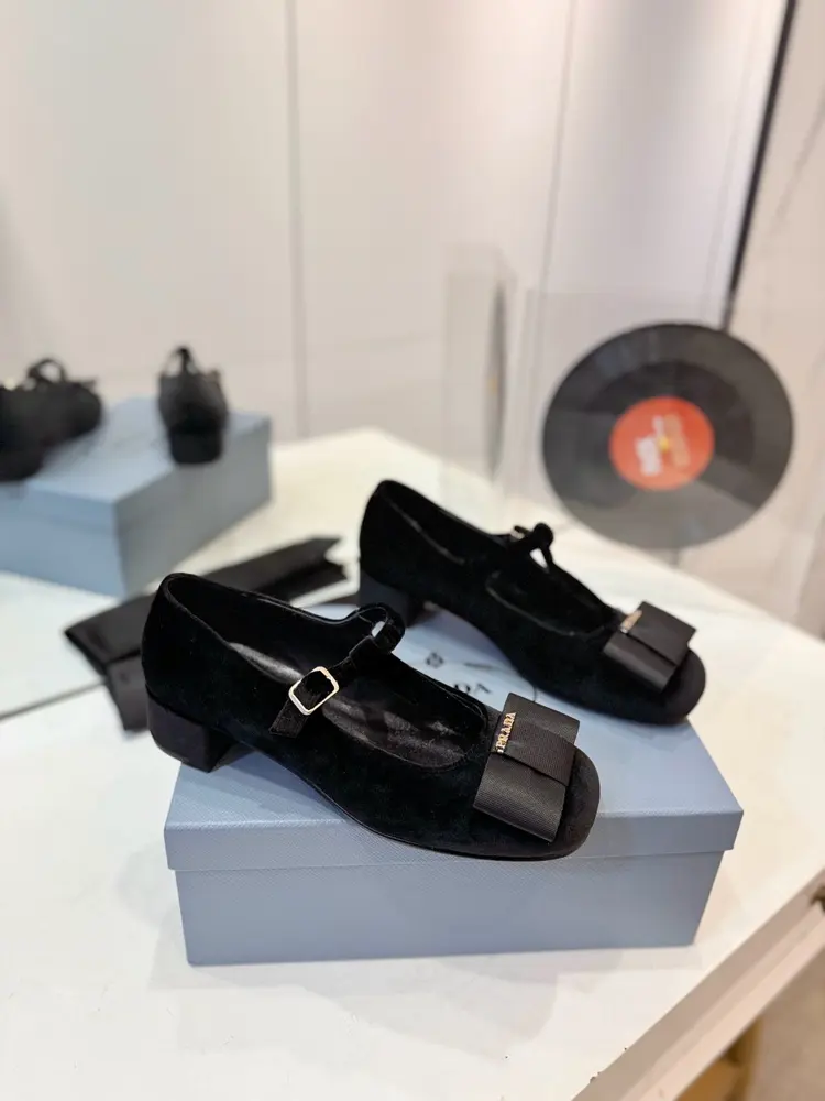 Prada new thick heel single shoes for women with round bow Mary Jane