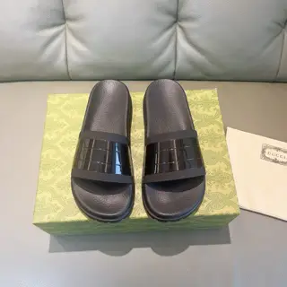 Gucci beach sandals flip flops