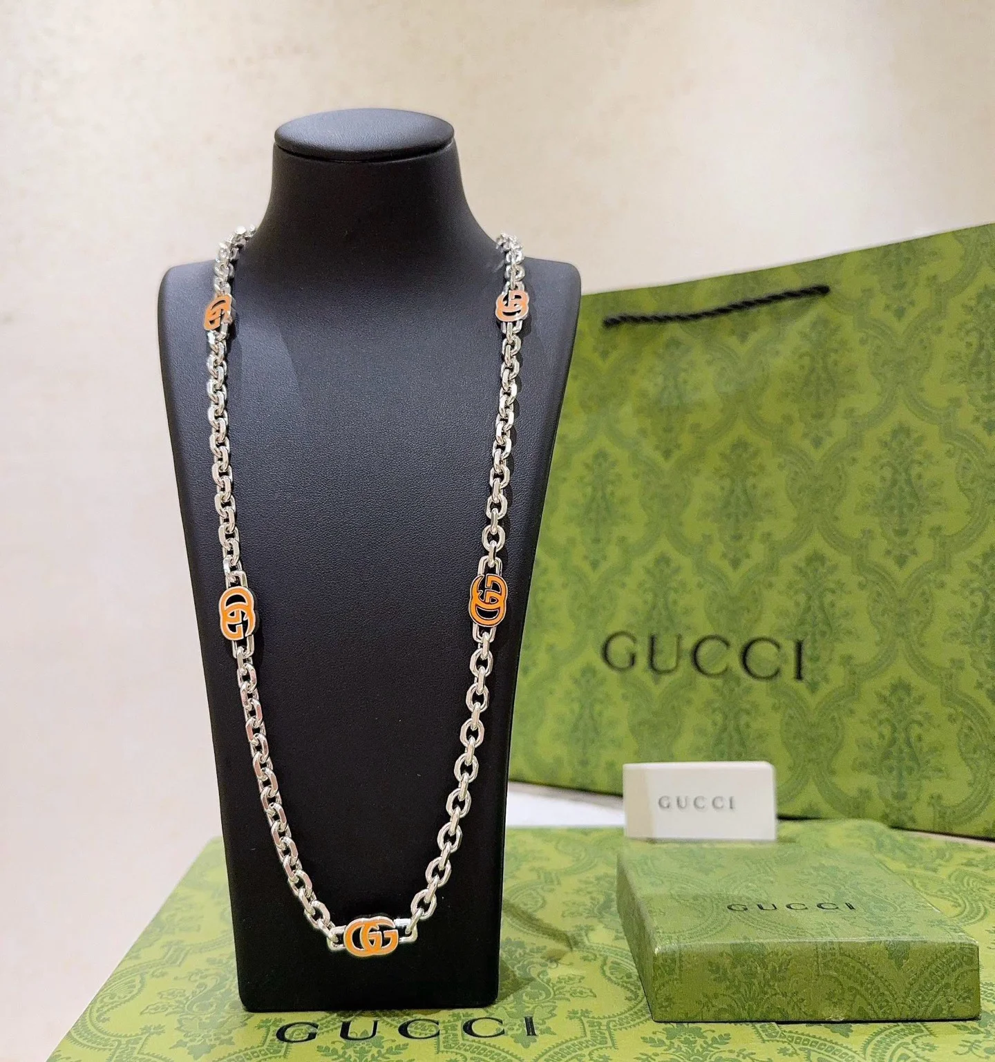 Gucci GucciThe latest necklace chain