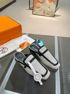 Hermès Spring and Summer Square Toe Half Slippers have a good wrapping feeling