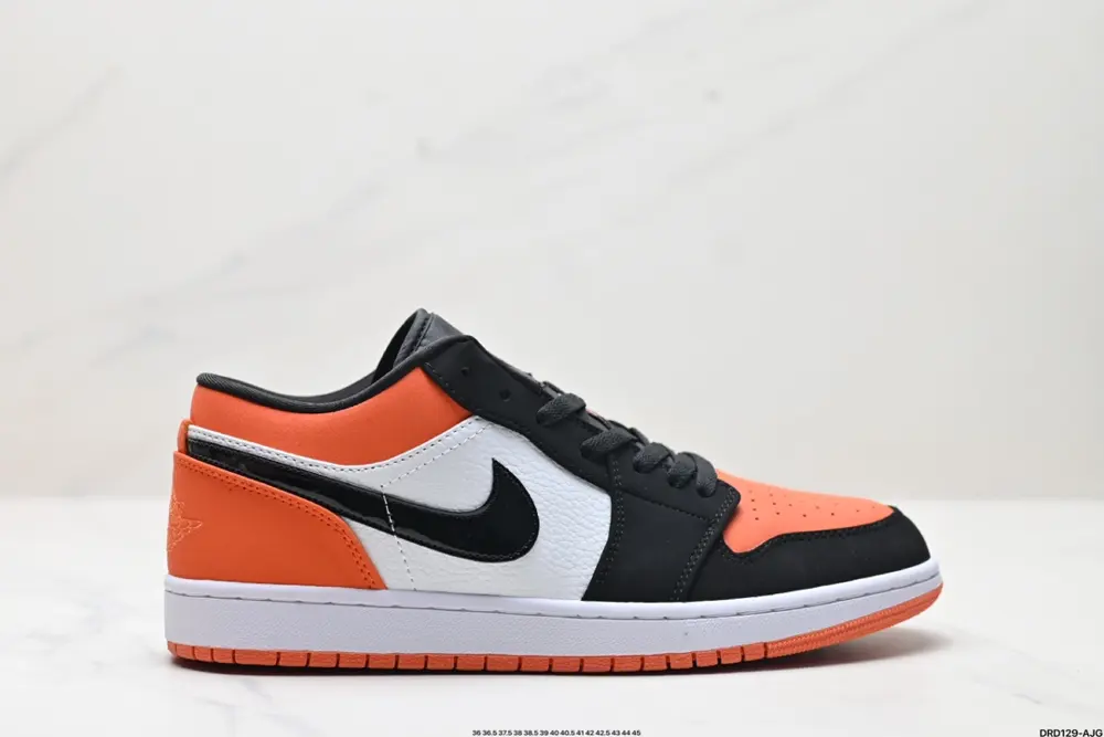 Nike Air Jordan 1 Low Sneakers DC0774-105