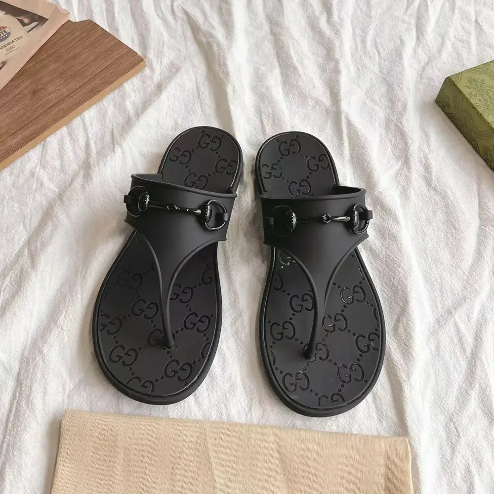 Gucci beach flip-flops