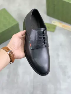 Gucci leather shoes are sold at the same time as the top purchasing men’s counters