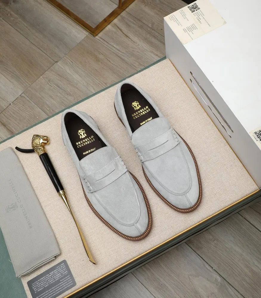 Brunello Cucinelli casual leather shoes Classic yarns inspire the sophistication and sporty