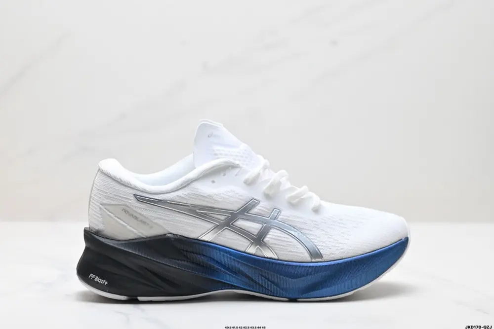 ASICS Novablast 3 Lightweight and comfortable Fabric shock absorption 1011B458-100