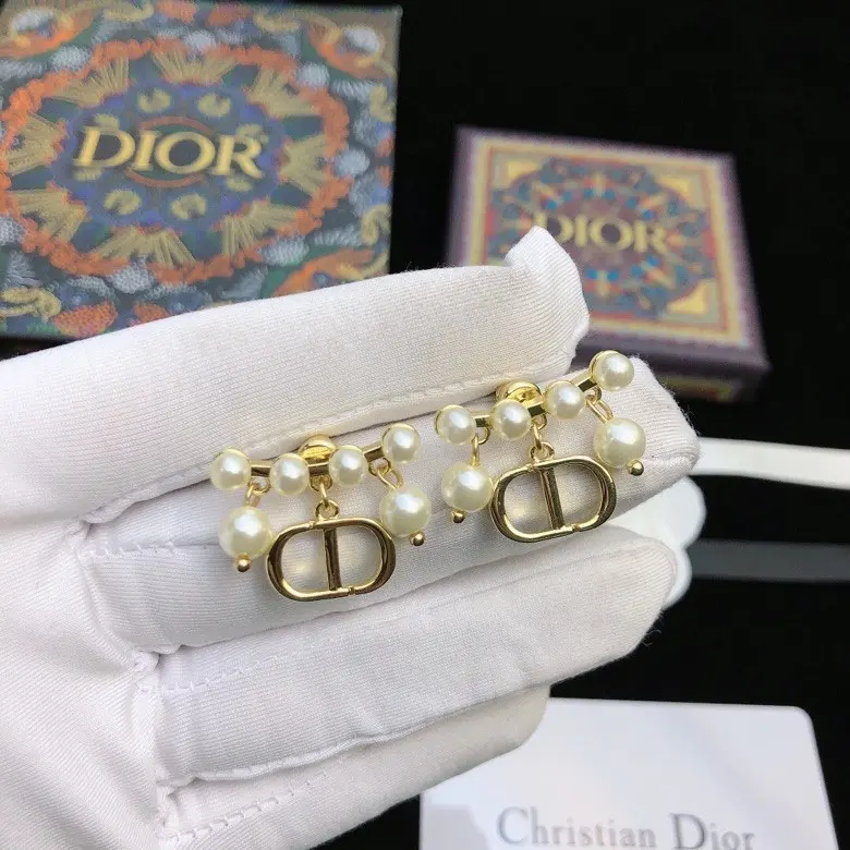 Dior The new CD letter earrings from Dior