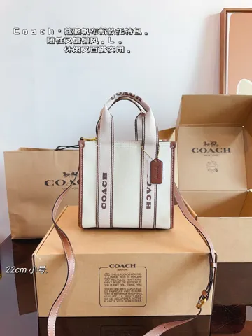 COACH Tote