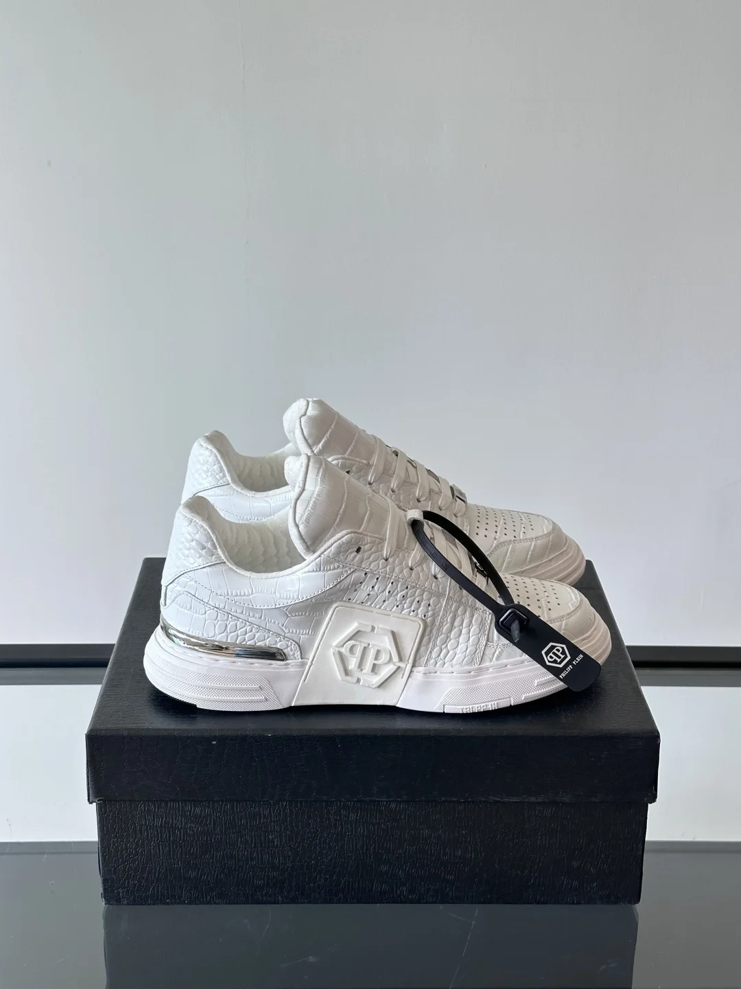 PHILIPP PLEIN trendy men’s low-top sneakers