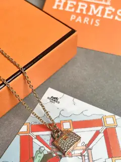 Hermès Rose Gold Kelly Necklace with Diamonds