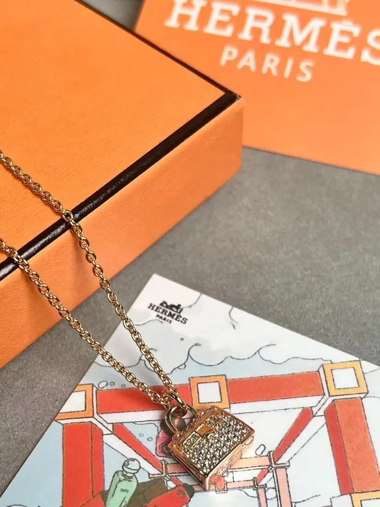 Hermès Rose Gold Kelly Necklace with Diamonds